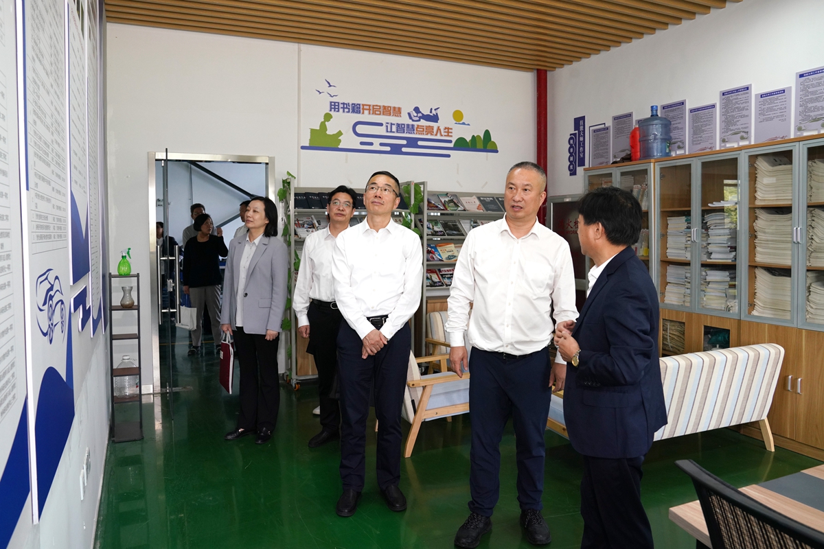 20241009市國(guó)資委黨委書記、主任陳文榮調(diào)研嘉興市交通學(xué)校，右起吳曉斌、陳文榮、柏衛(wèi)東、朱建華、李利（李阿梅 攝）.jpg