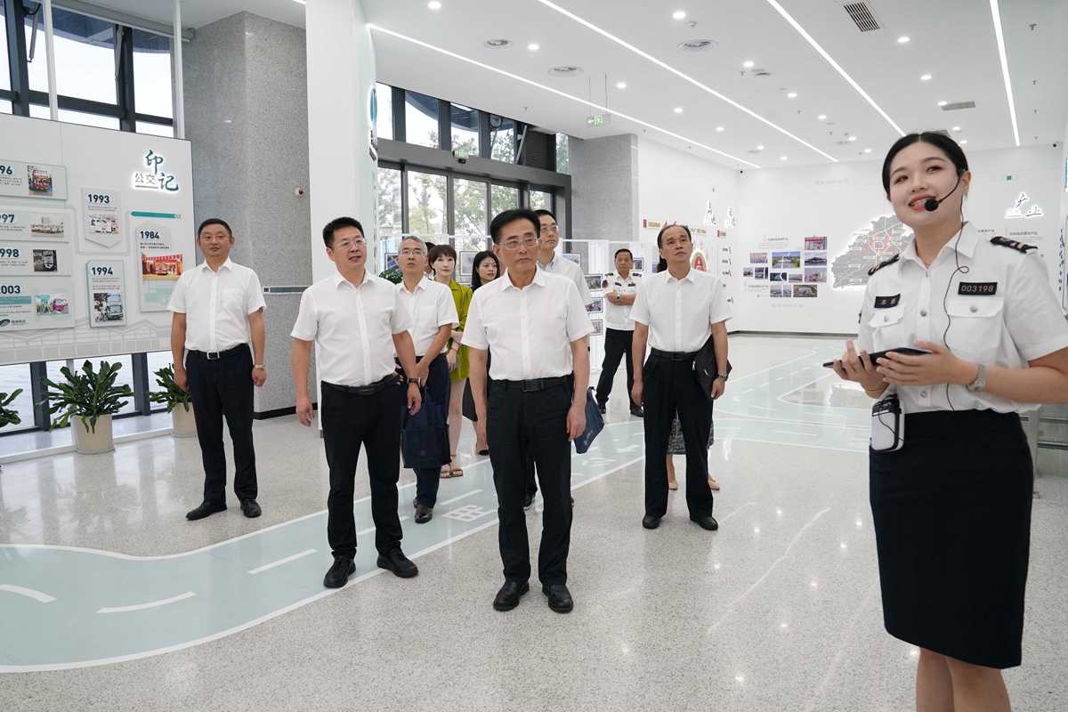 2024.9.11-1何宇?。ㄗ蠖?、薛佳平（左三）（水若石攝）.jpg